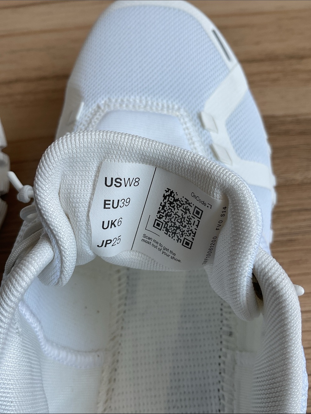 On Running women White Sneakers - Picture 7 of 9